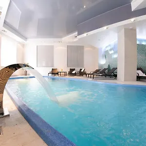 **** Otel Taurus & Ukrayna